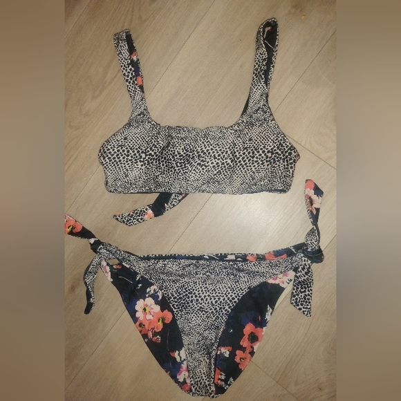 Volcom Reversible Bikini M/L - Picture 5 of 8